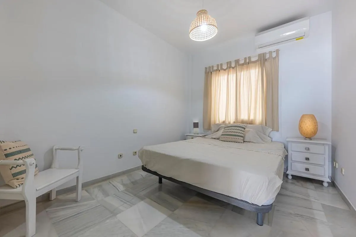 Διαμέρισμα Cozy & Comfy Seaside Retreat In Εστεπόνα